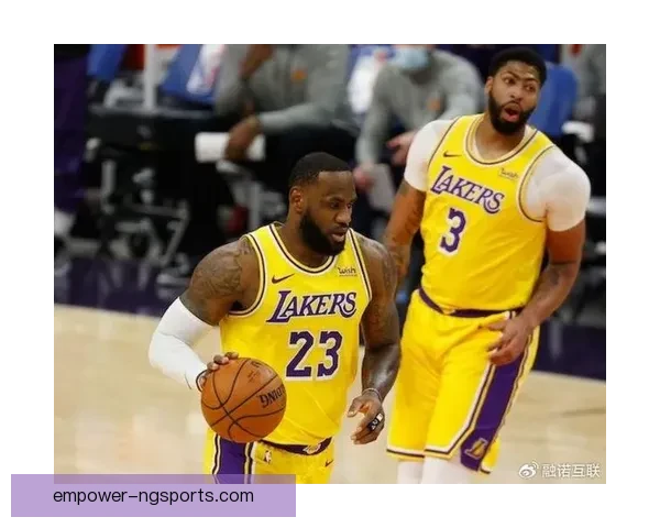 詹姆斯复出带领湖人逆转勇士重燃季后赛希望西部格局再起波澜